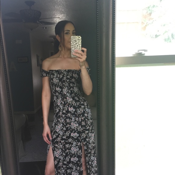 Hi my name is Stephanie, Welcome to my closet ❤️ - Picture 4 of 7